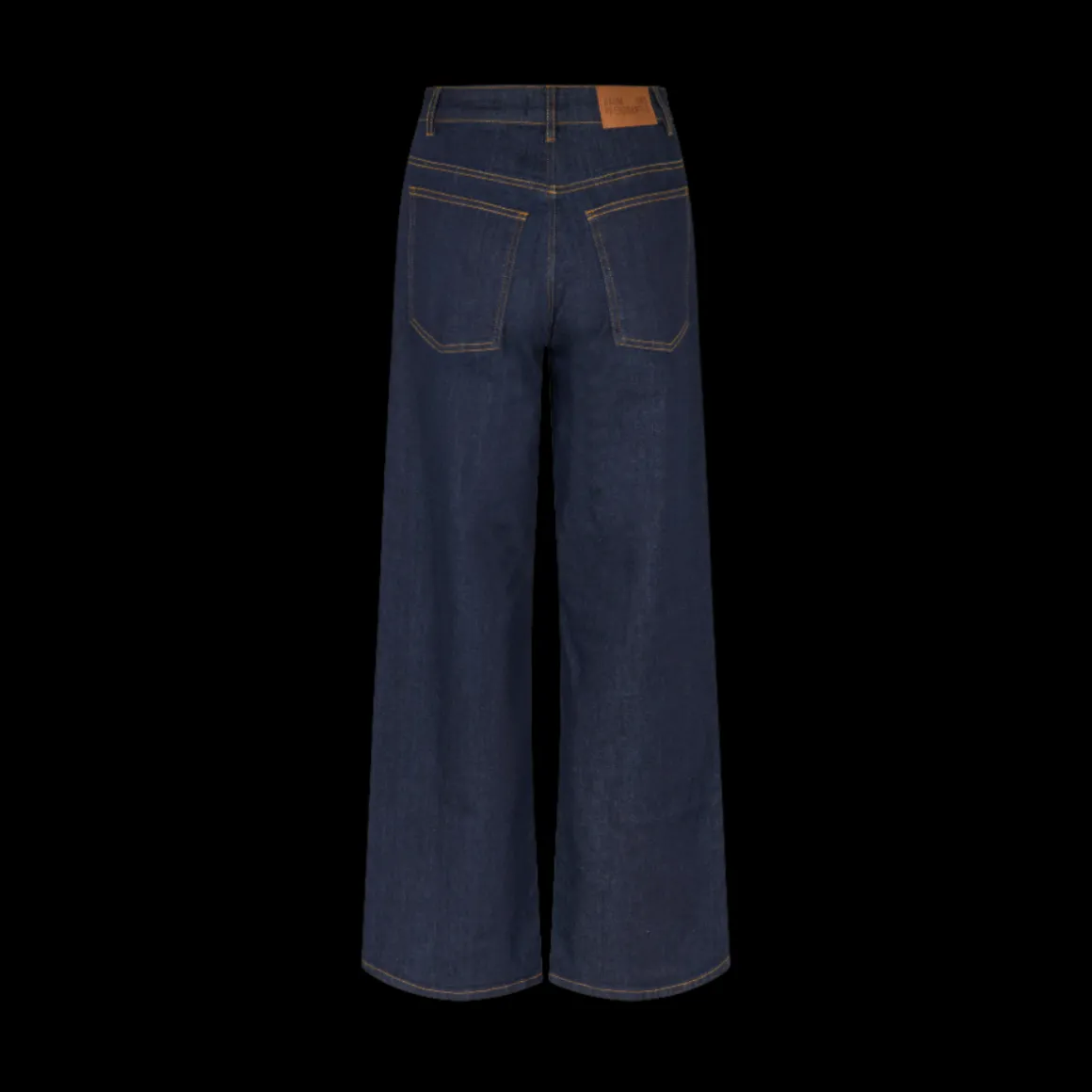 baum_und_pferdgarten_nice_5.webp Baum und Pferdgarten Nicette Jeans