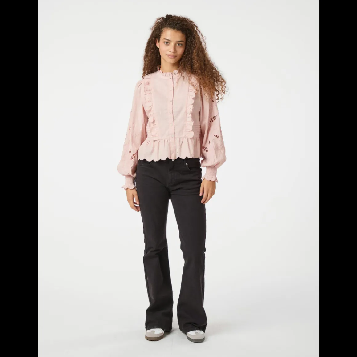 neo_noirpetrine_embroider_2.webp Neo Noir-Petrine Embroidery Blouse